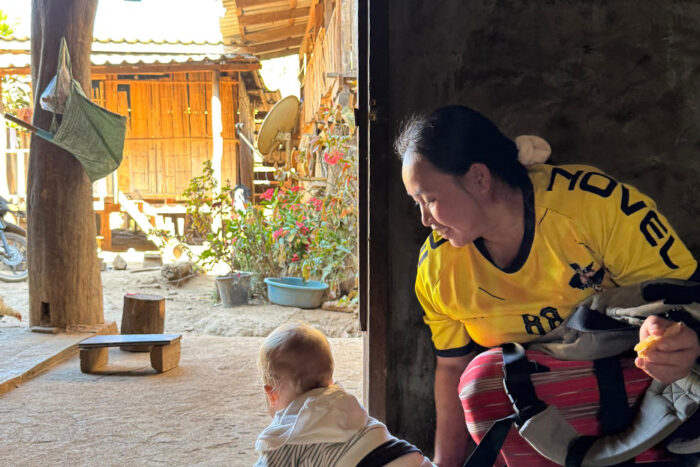 Kindred Spirit, santuario de elefantes recomendado en Chiang Mai 8 Con nuestra anfitriona en su casa
