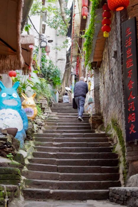 Qué ver en Chongqing: arquitectura imposible, vida local y diversión 13 escaleras Chongqing