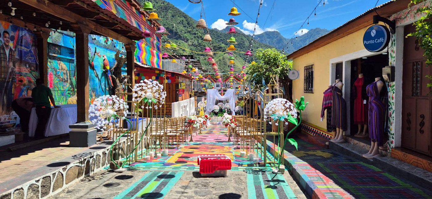 Con los hijos del maíz. De visita a Maximón, el santo fumador en el lago Atitlán 7 Todo el montaje preparado para una ceremonia