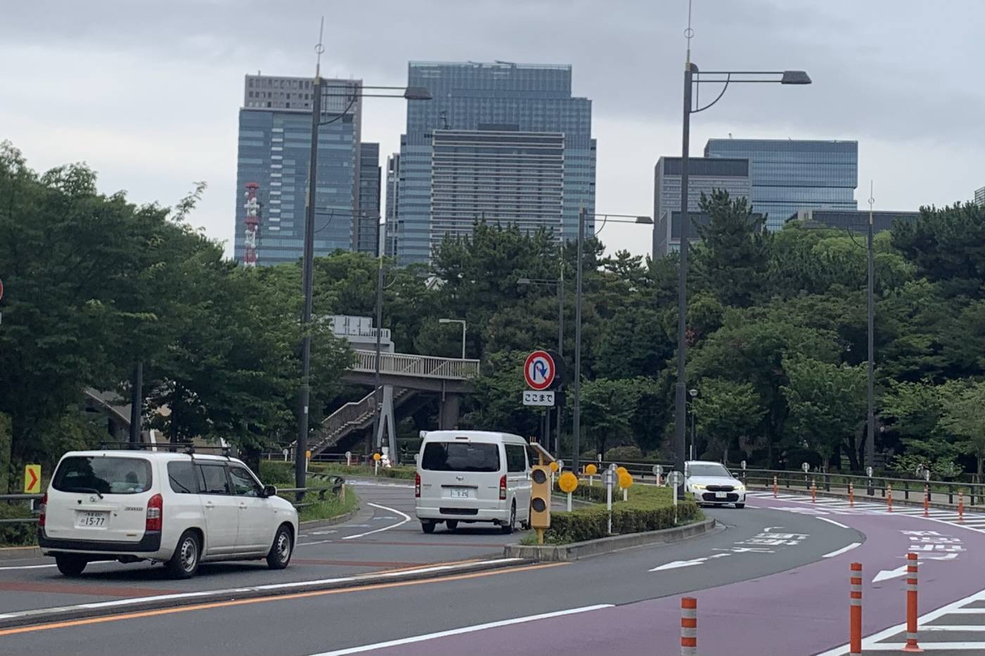 El Palacio Imperial de Tokio como nunca lo has visto -ni te lo han contado- 172 El ruido del tráfico puede ser un engorro al pasear por el circuito del palacio
