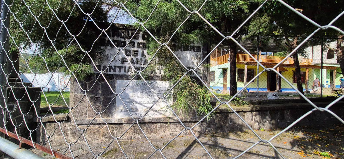 Con los hijos del maíz. De visita a Maximón, el santo fumador en el lago Atitlán 24 Parque de la paz