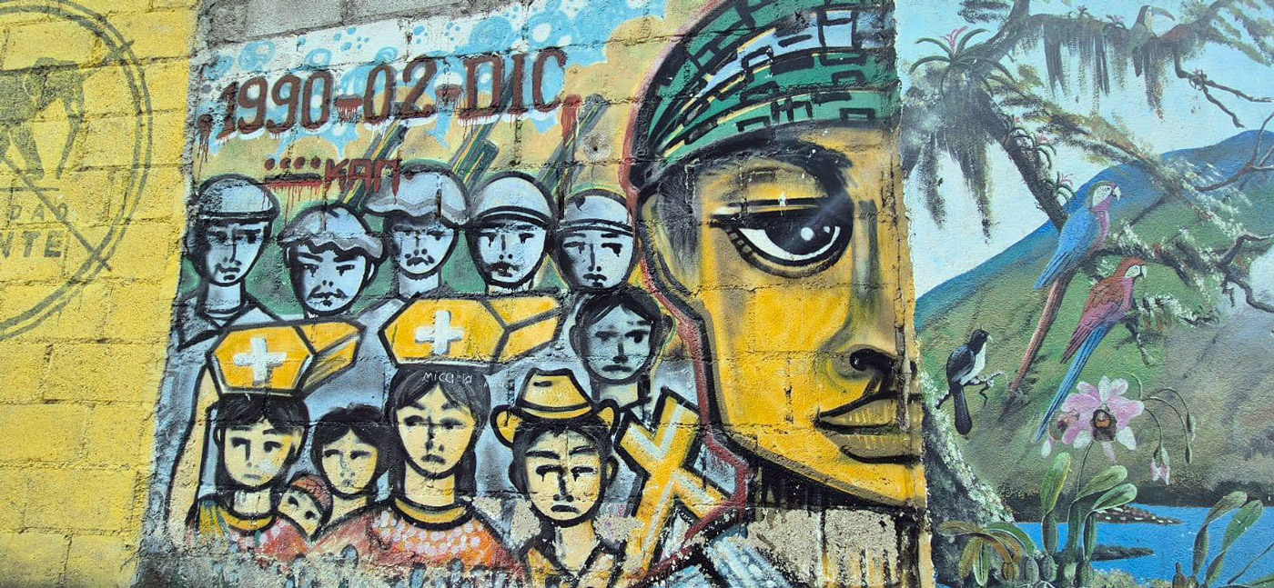 Con los hijos del maíz. De visita a Maximón, el santo fumador en el lago Atitlán 23 Mural en el Parque de la Paz en Santiago Atitlán.