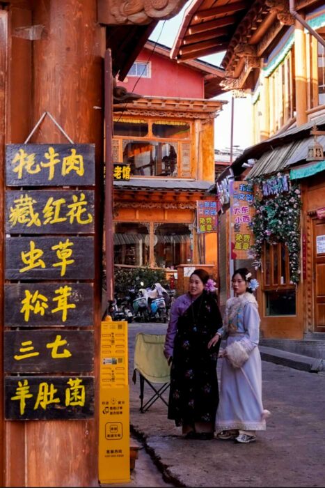 Yunnan, la región más completa de China para una ruta 21 Dukezong centro Shangri-la