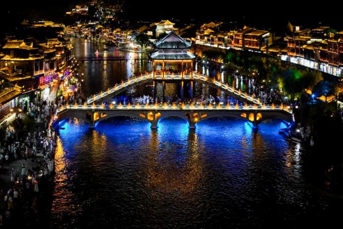 Fenghuang, una imagen de postal algo manoseada 11 Fenghuang