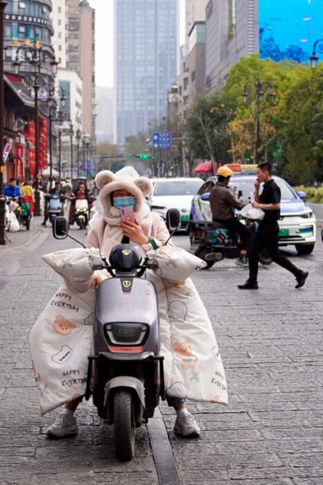 Kunming, la ciudad de la eterna primavera 16 Kunming moto frío