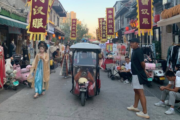 Luoyang, la milenaria capital de la Ruta de la Seda 5 Bullicio en las calles comerciales de la ciudad vieja