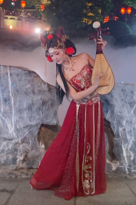 Luoyang, la milenaria capital de la Ruta de la Seda 8 Algunas se toman esto del cosplay muy en serio