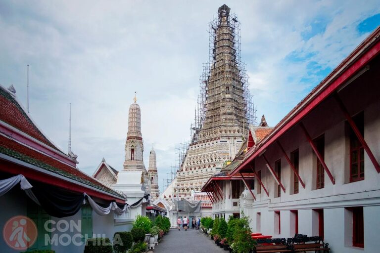 Wat Arun during restoration works