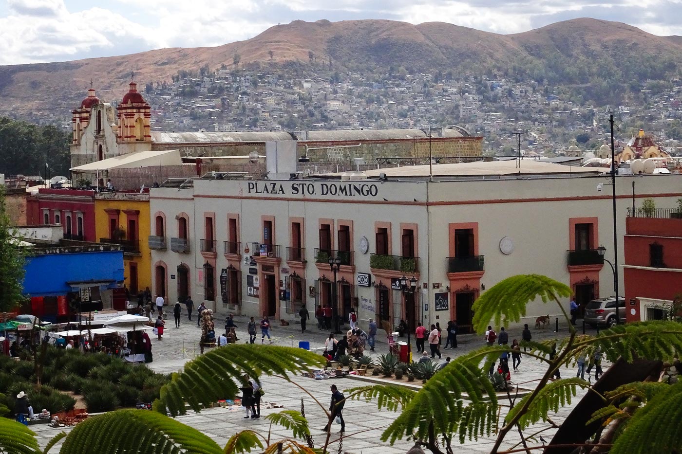 Oaxaca de Juárez es una ciudad para quedarse a vivir en ella. El estado ofrece las bellas playas del Pacífico, sus montañas y la cultura del mezcal