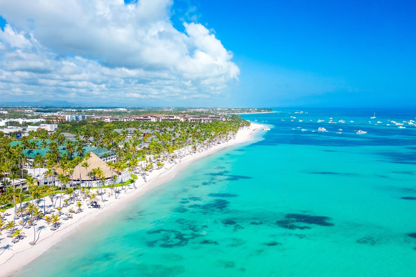 Riviera Maya is Cancun and Playa del Carmen, two saturated destinations but with their own charm for eating well, partying and beautiful beaches.
