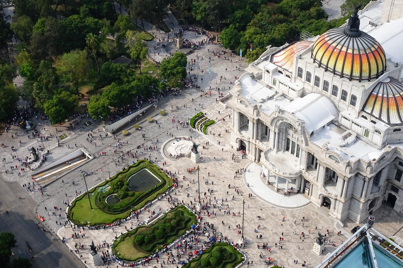 The capital of Mexico is an international city, with an enviable sociocultural, gastronomic and architectural diversity. See the Palacio de Bellas Artes.