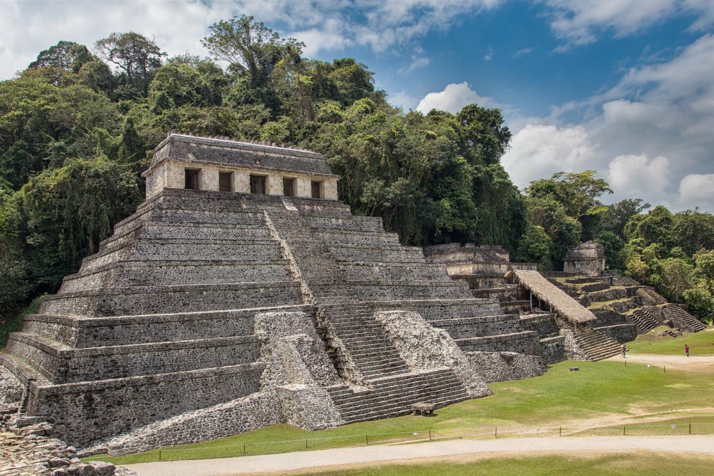 Es el complejo maya mejor conservado y más visitado de Chiapas, y un lugar ideal para probar la gastronomía prehispánica