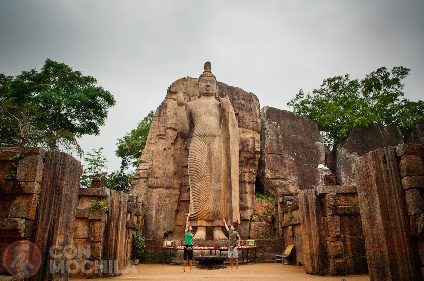 Avukana Buddha
