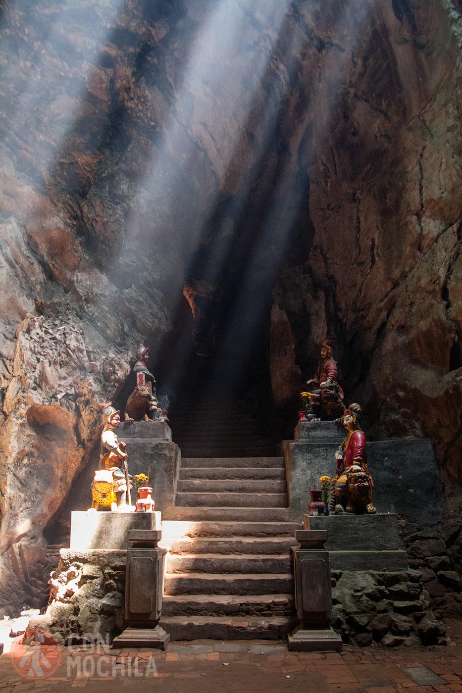 Entrance to Huyen Khong Cave