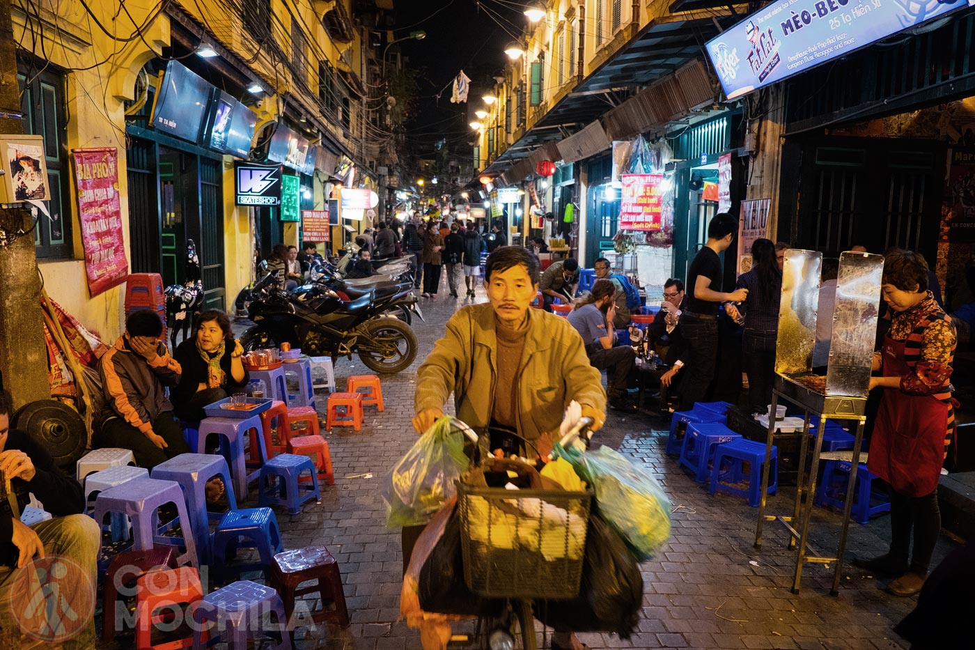 Try Bia Hoi at a street stall