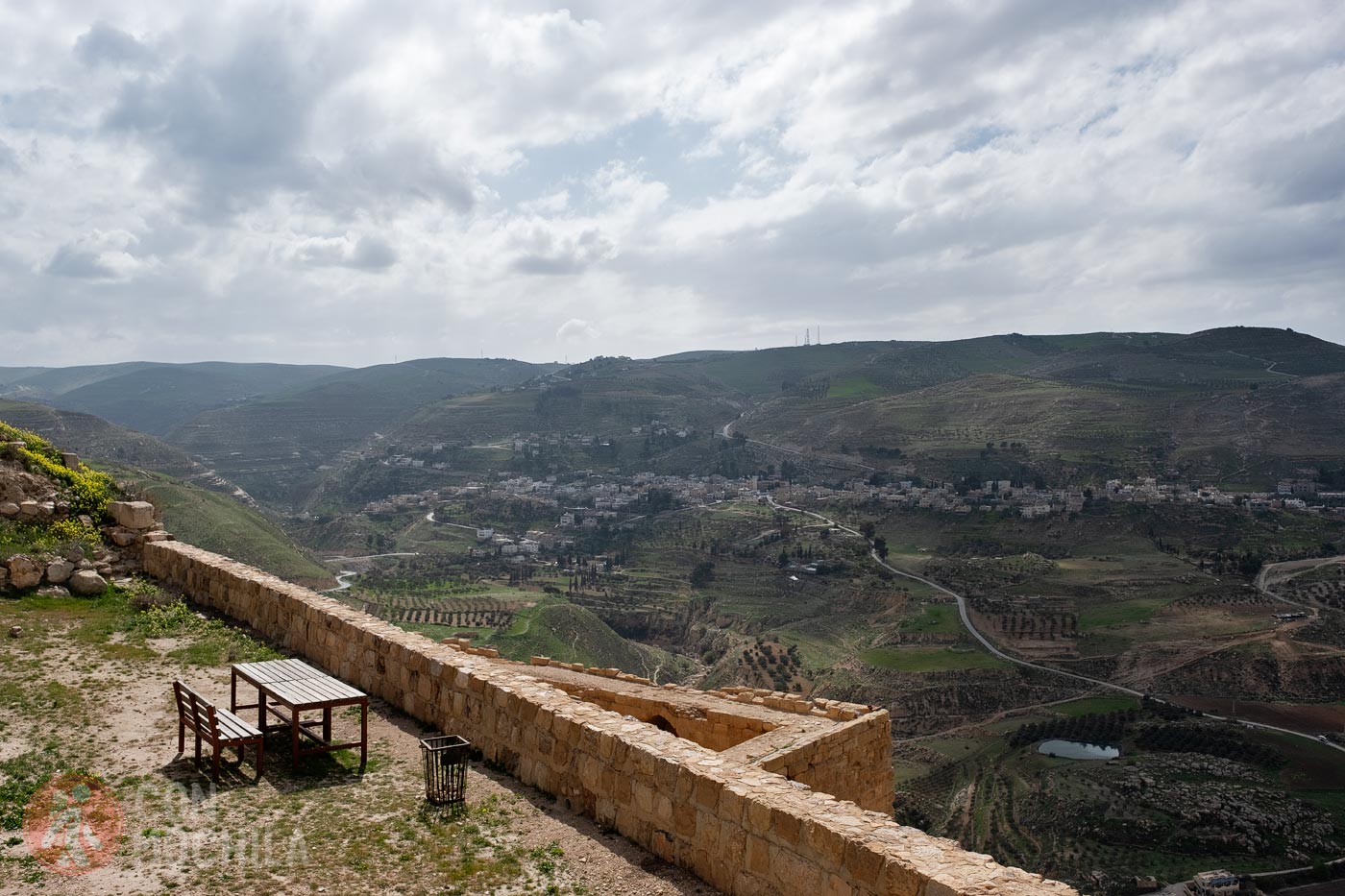 Views of the castle where you can appreciate the height at which it is located