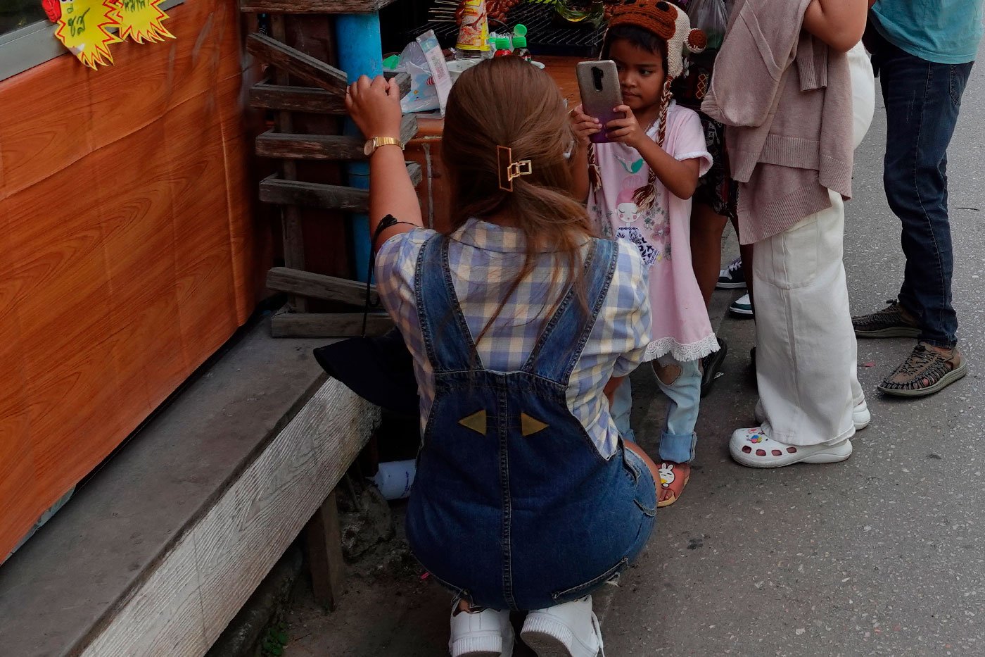 Thai tourists take photos.