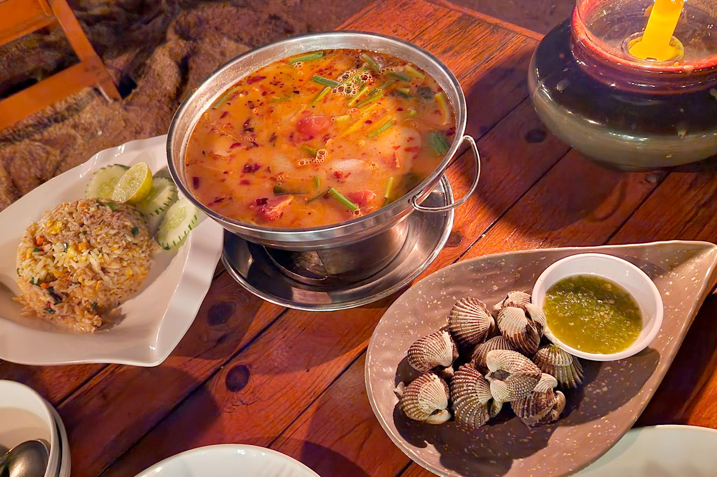 Tom Yum soup, cockles, and crab fried rice at Chalianglom.