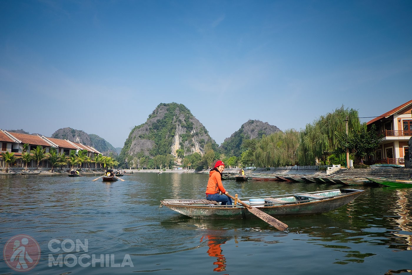 One of the rowers waiting for tourists