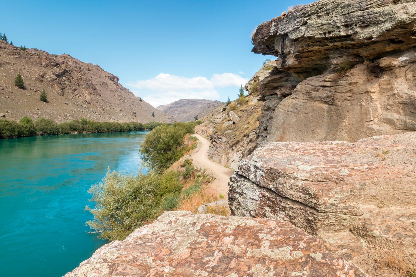 Film-like landscapes as you follow the course of the Mata-Au River