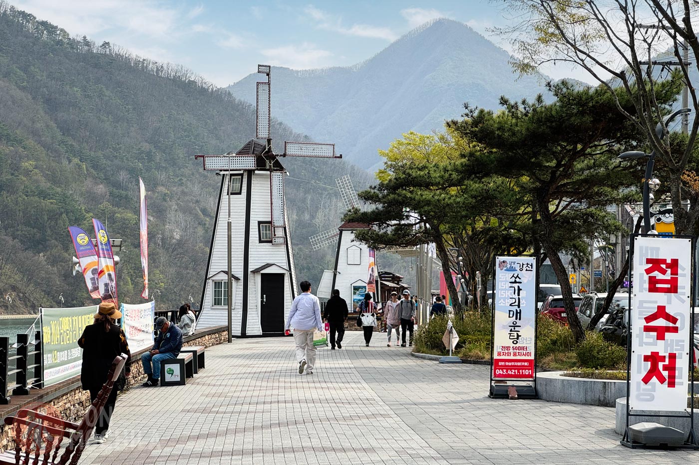 Riverside walk in Danyang