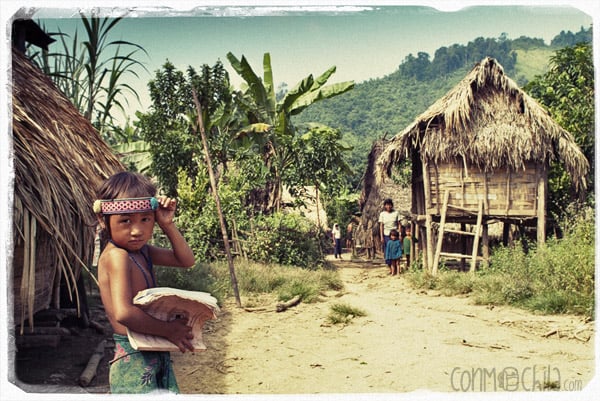 Niña de un poblado Akha
