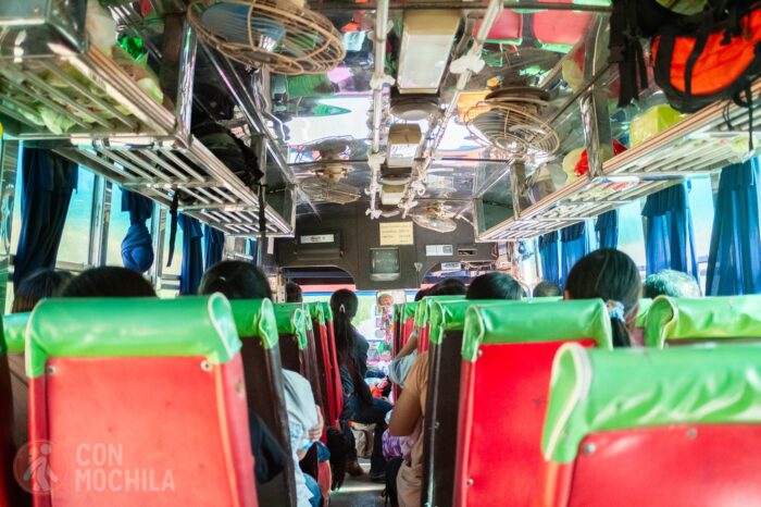 Bonito autobús de Chiang Rai a Chinag Khong