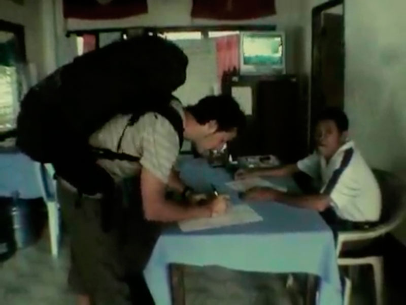 Video 19 – Comprando tickets para el barco hasta Luang Prabang