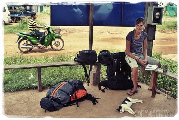 Esperando a la furgoneta para volver a Pakse
