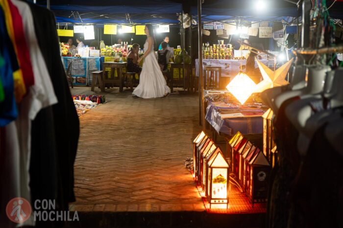 Puestos de comida en el mercado nocturno de Luang Prabang