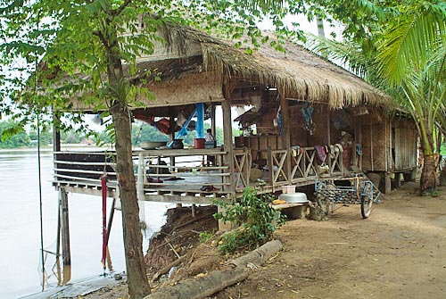 Cabaña junto al río Mekong
