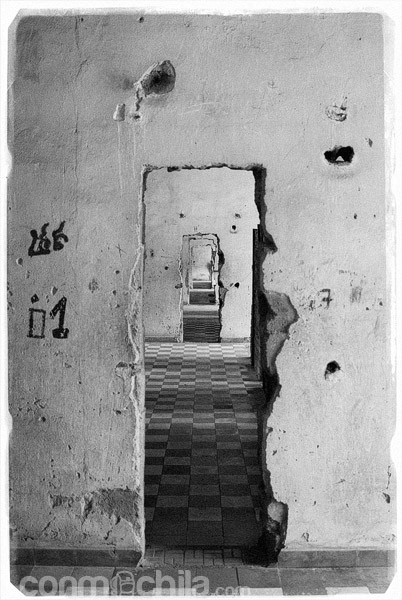 Paso entre salas de tortura