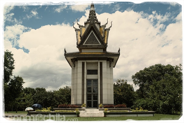 Monumento en memoria de los asesinados