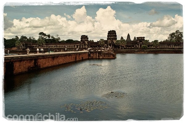 El foso de Angkor Wat