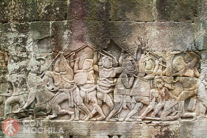 Relieves de escenas de guerra