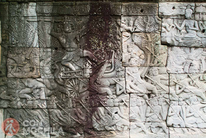Relieves de escenas de guerra