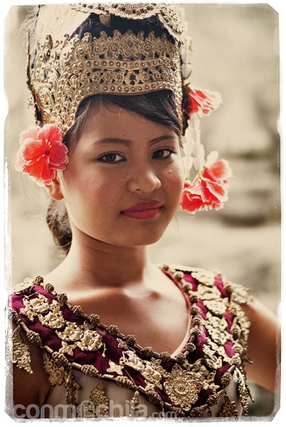 Joven con el traje tradicional