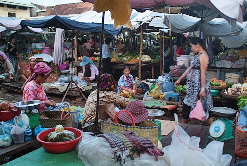 Ajetreo en el interior del mercado