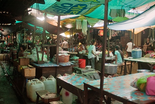 Una vista del interior del mercado