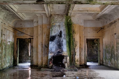 La chimenea del gran salón