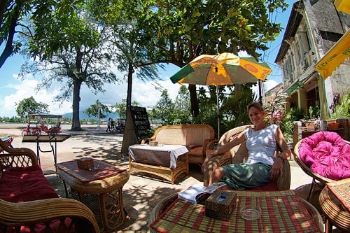 Descanso al lado de la Bahia de Prek Kampong