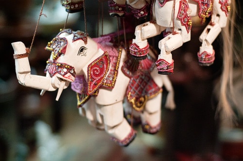 Bonitas marionetas de la sección de artesanía
