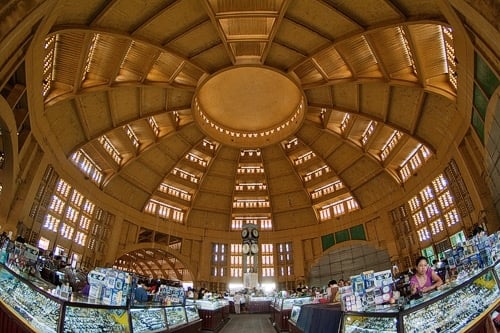 La gran cúpula del mercado central de Phnom Penh