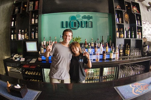 Toni con la chica de Liquid