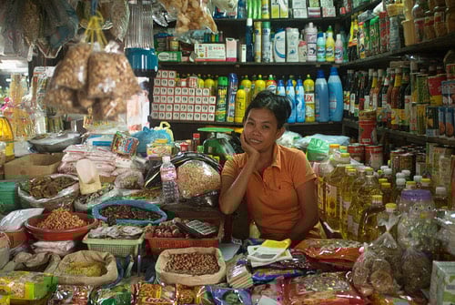 Sonrisa de bienvenida al Mercado Ruso de Phnom Penh