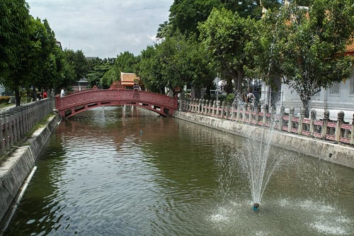 Bonito estanque de los jardines