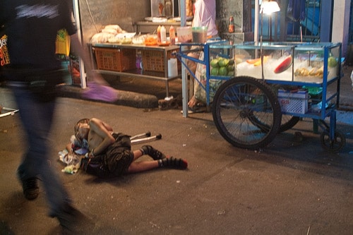 El pobre chico del suelo