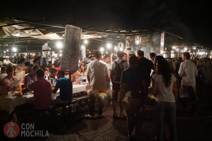 Cenando como una gran familia