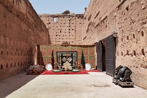 "Trono" de la entrada del palacio