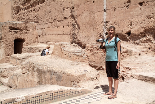 No parece que a Carme le despierte el interés estas ruinas